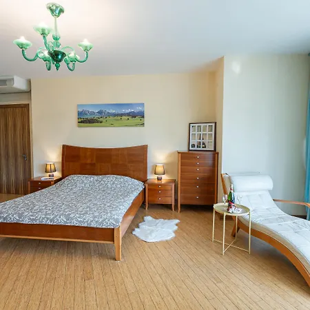 Royal Whith Free Parking *