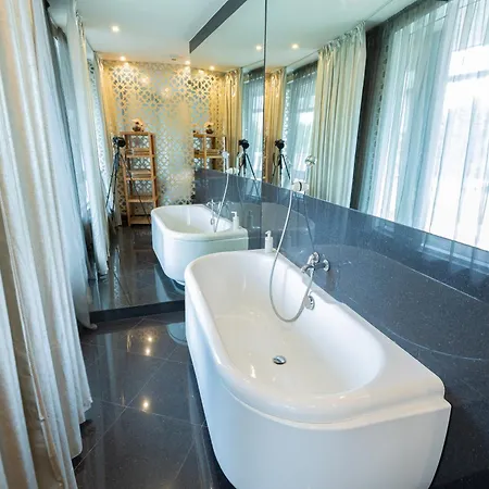 Royal Whith Free Parking Riga