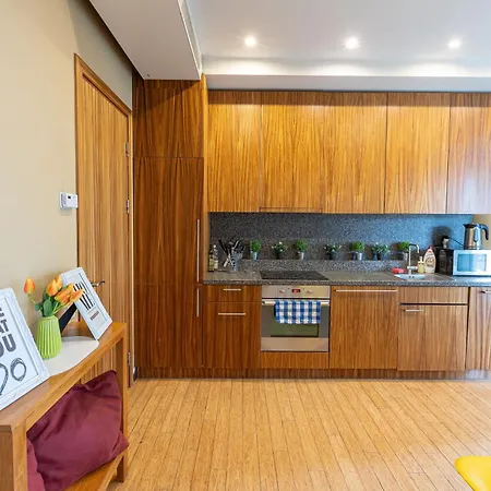 Royal Whith Free Parking Apartment