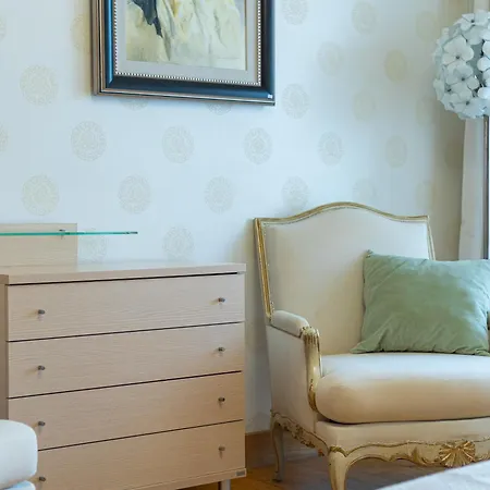 Royal Whith Free Parking Apartment