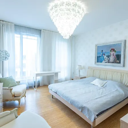 Royal Whith Free Parking Apartment