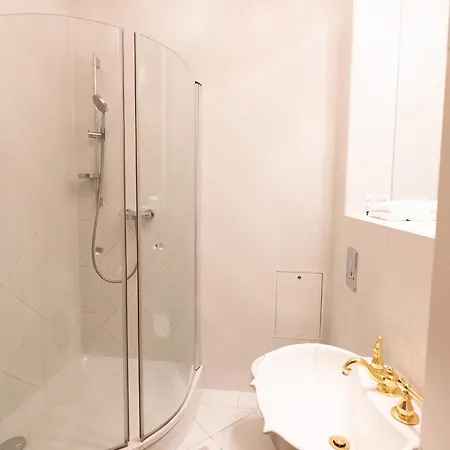 Royal Whith Free Parking *