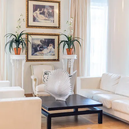 Royal Whith Free Parking * Riga