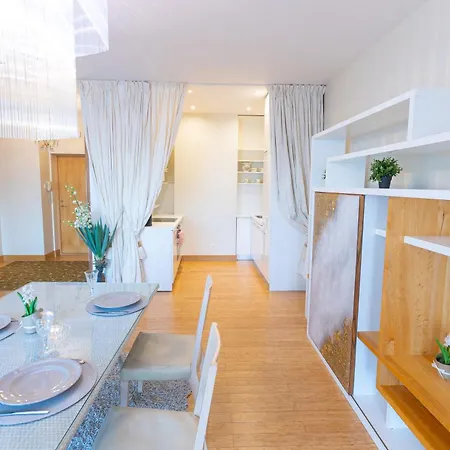 Royal Whith Free Parking Apartment
