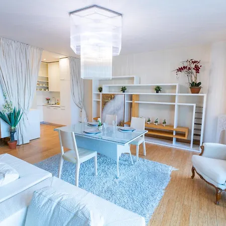 Апартаменты Royal Whith Free Parking *