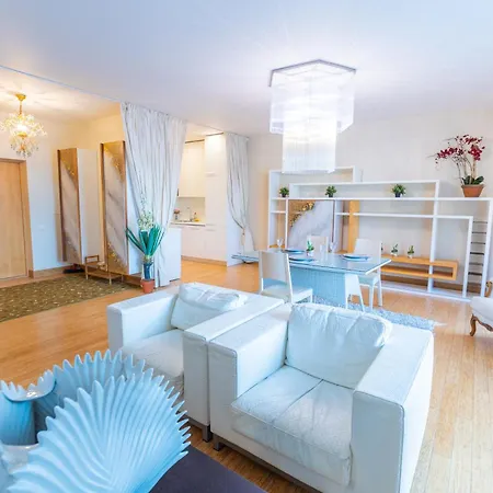 Royal Whith Free Parking Riga