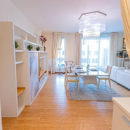 Royal Whith Free Parking Riga