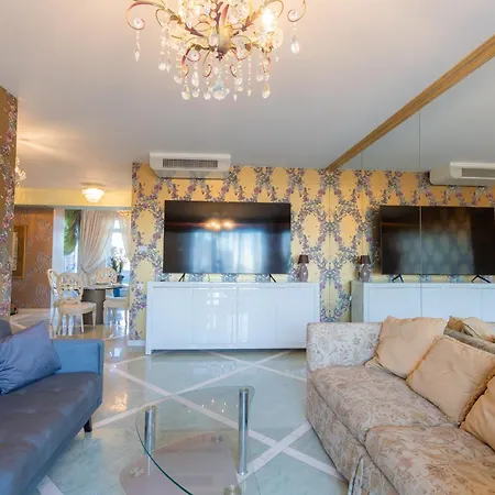 Royal Whith Free Parking * Riga