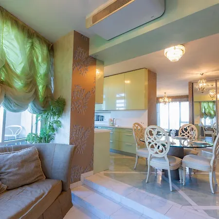 Royal Whith Free Parking Apartment