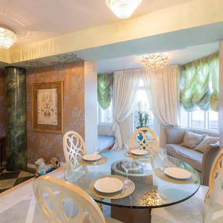Royal Whith Free Parking Apartment Riga