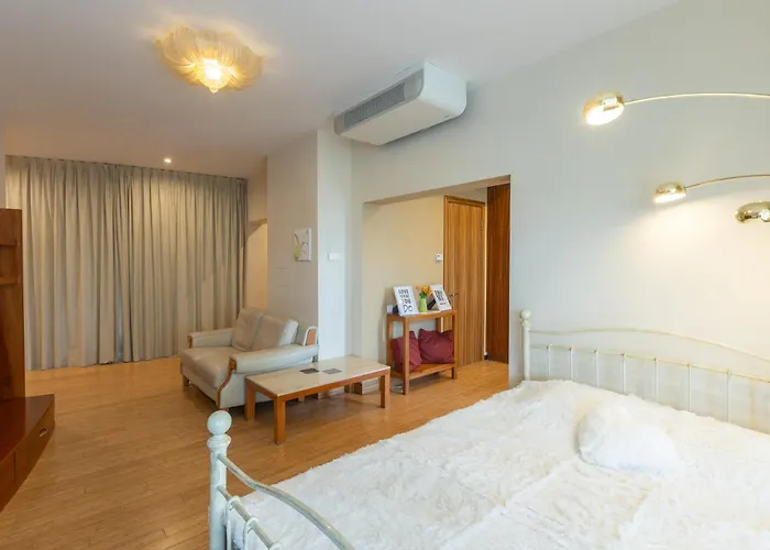 Royal Whith Free Parking Riga