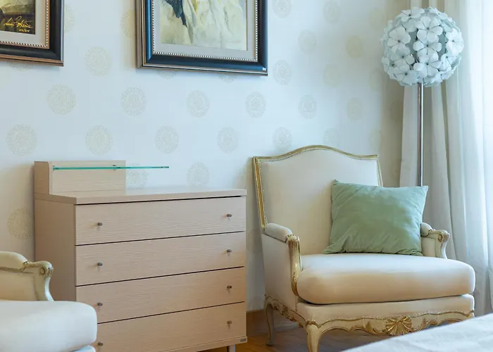 Royal Whith Free Parking Apartment