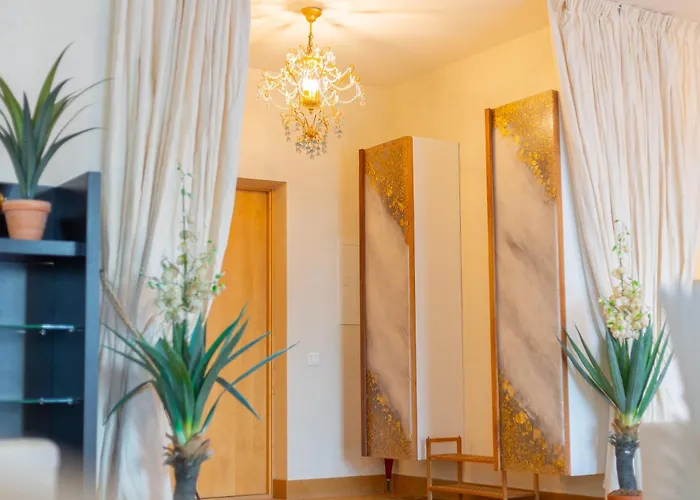 Royal Whith Free Parking Apartment