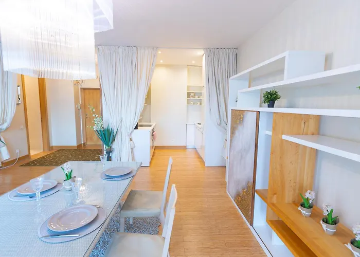 Royal Whith Free Parking Apartment