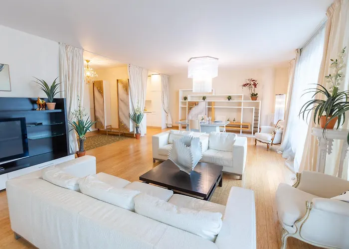 Royal Whith Free Parking * Riga