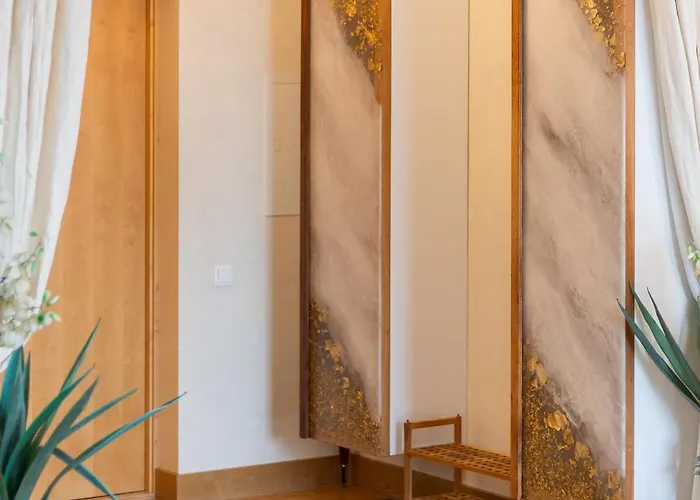 Royal Whith Free Parking *