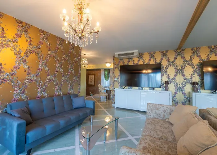 Royal Whith Free Parking * Riga