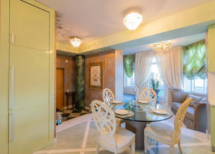 Royal Whith Free Parking Apartment