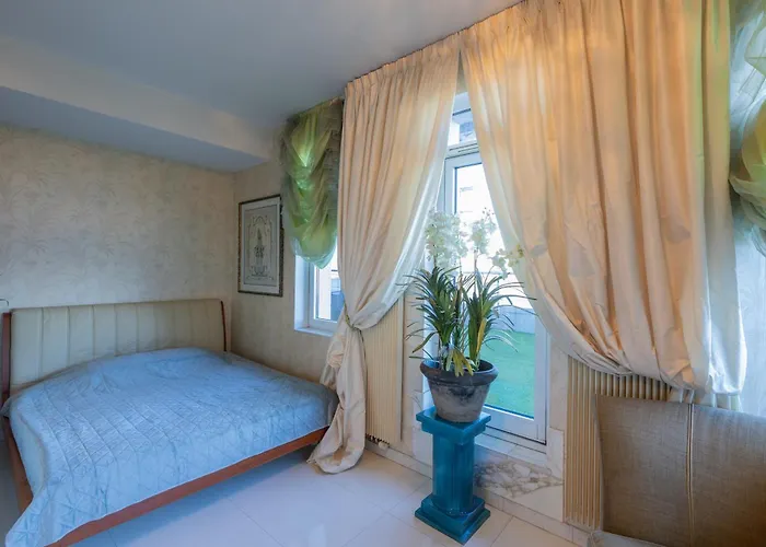 Apartment Royal Whith Free Parking Riga