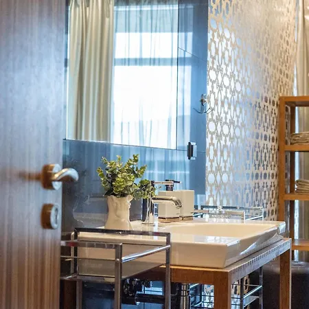 Royal Whith Free Parking *