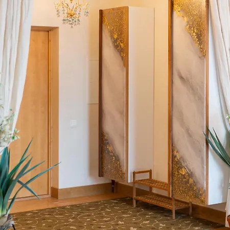 Royal Whith Free Parking *