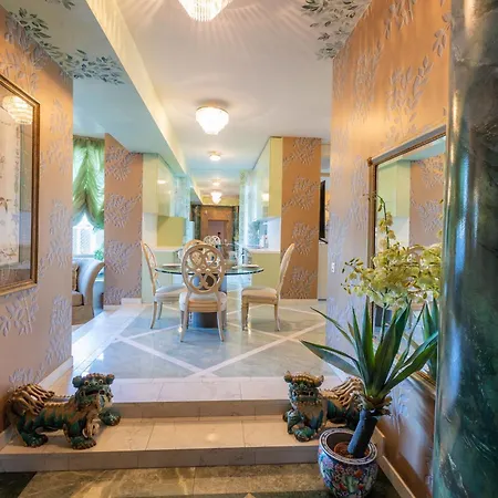 Royal Whith Free Parking アパート リガ