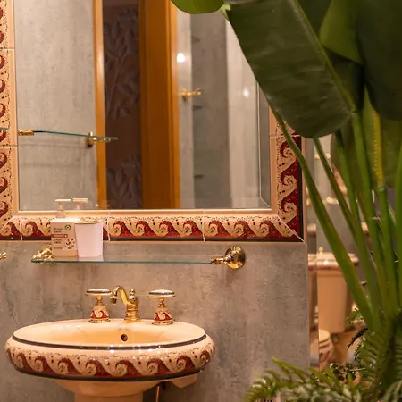 Royal Whith Free Parking リガ