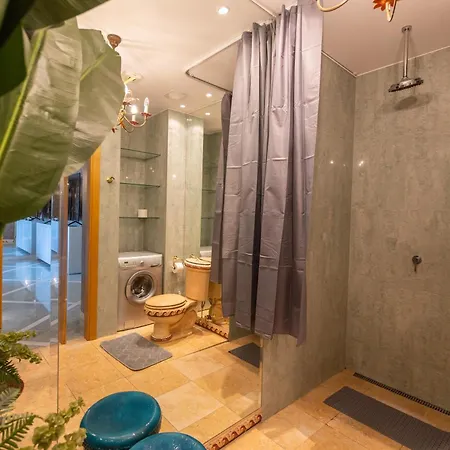 Royal Whith Free Parking * リガ