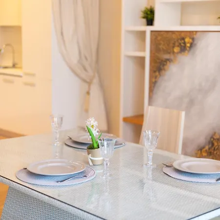 Royal Whith Free Parking Рига