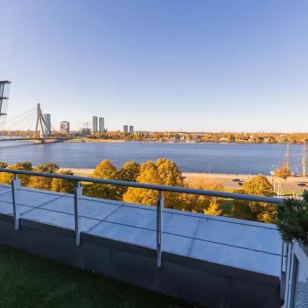 Royal Whith Free Parking Apartament *