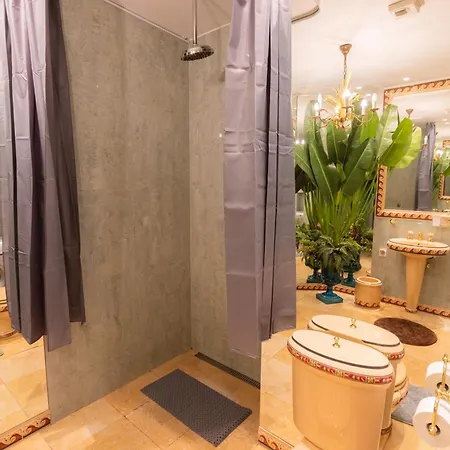 Royal Whith Free Parking Апартаменти *