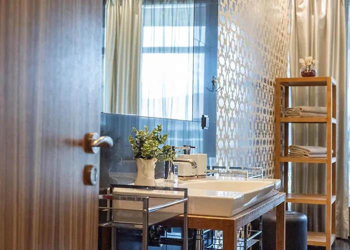 Royal Whith Free Parking *