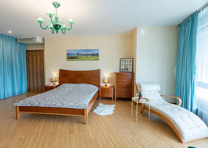 Royal Whith Free Parking *