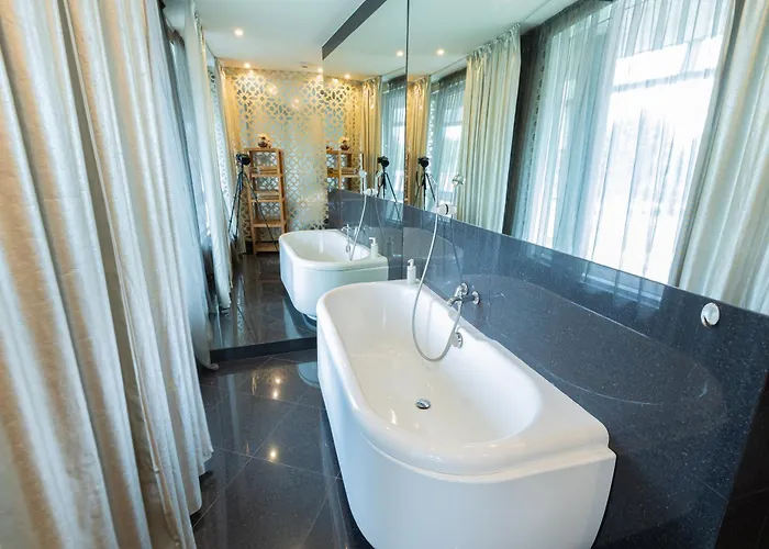 Royal Whith Free Parking Рига