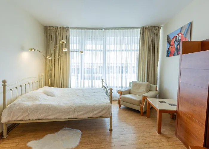 Royal Whith Free Parking Апартаменти *