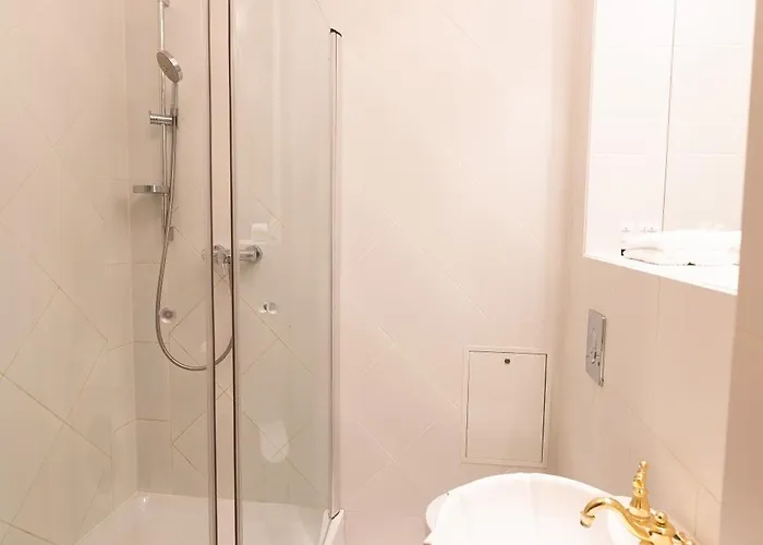 Royal Whith Free Parking *