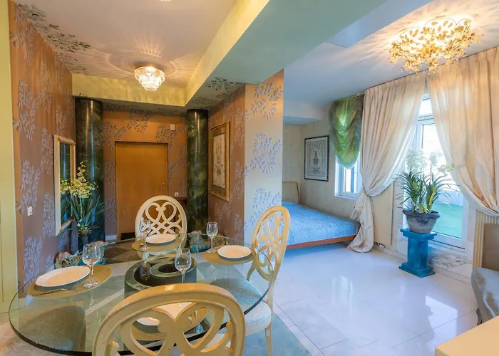 Royal Whith Free Parking Апартаменти Рига